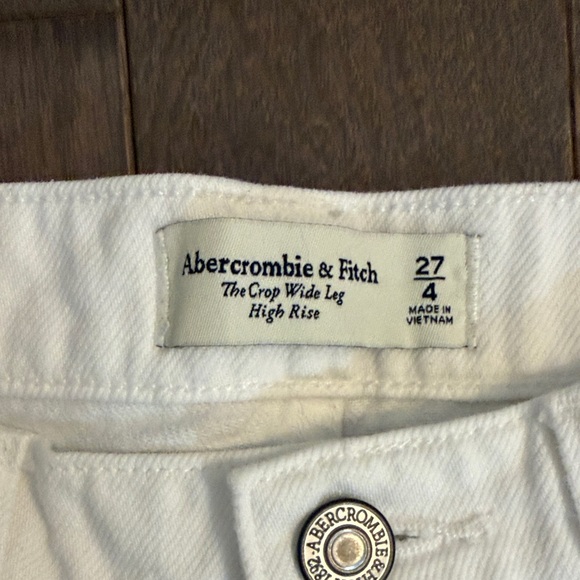 Abercrombie & Fitch Women's High Rise Cropped White Frayed Jeans - Picture 2 of 6